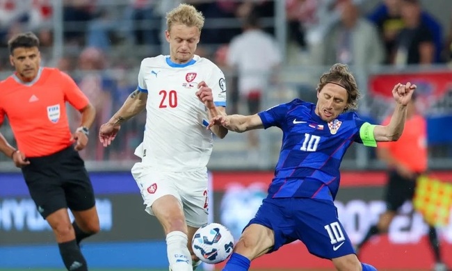 Màn đụng độ kịch tính Anh vs Czech