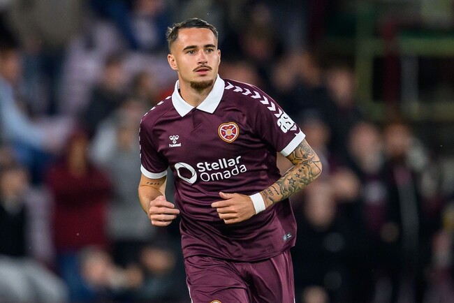 Màn đụng độ kịch tính Hearts vs Benfica