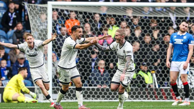Màn đụng độ kịch tính Dundee United vs Rangers