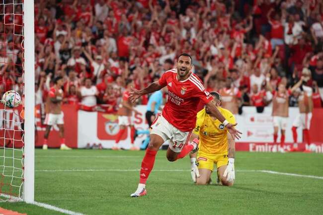 Màn đụng độ kịch tính Benfica vs Hearts FC